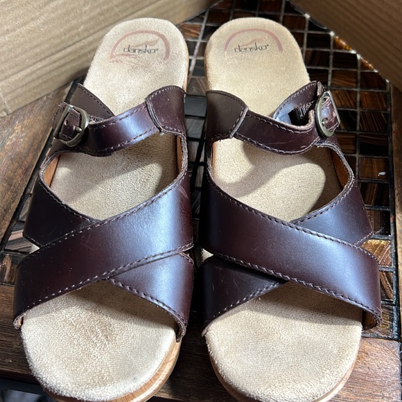 Size 39/9 Dansko crisscross straps clogs mules - Picture 7 of 7